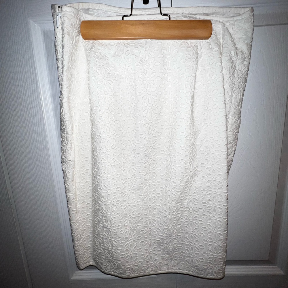 Worth White Flowery Eyelet Skirt. Size 4.